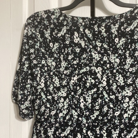 Lane Bryant black off white & pale green v-neck top shirt blouse size 18 / 20 - Picture 8 of 15